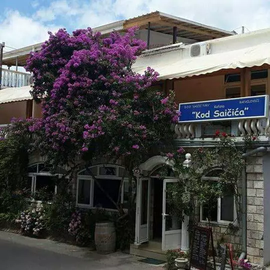 Apartmani sa restoranom Rafailovići