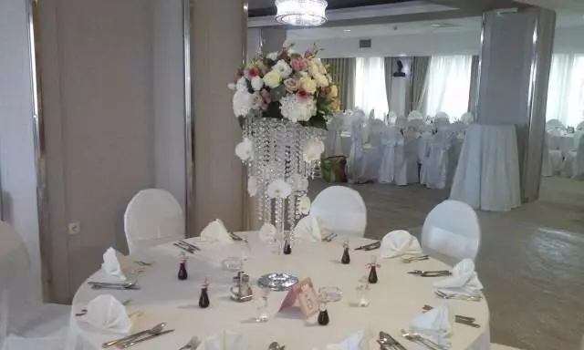 Cvetna-dekoracija-za-svadbe-i-rođendane-Zvezdara-Beograd1