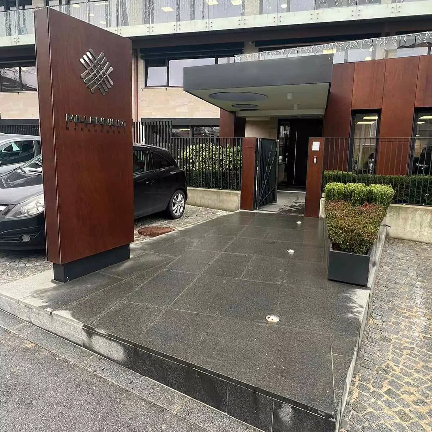 IzradaexterijeraodmermeraigranitazaposlovneobjekteLazarevacBeograd1 IzradaexterijeraodmermeraigranitazaposlovneobjekteLazarevacBeograd1