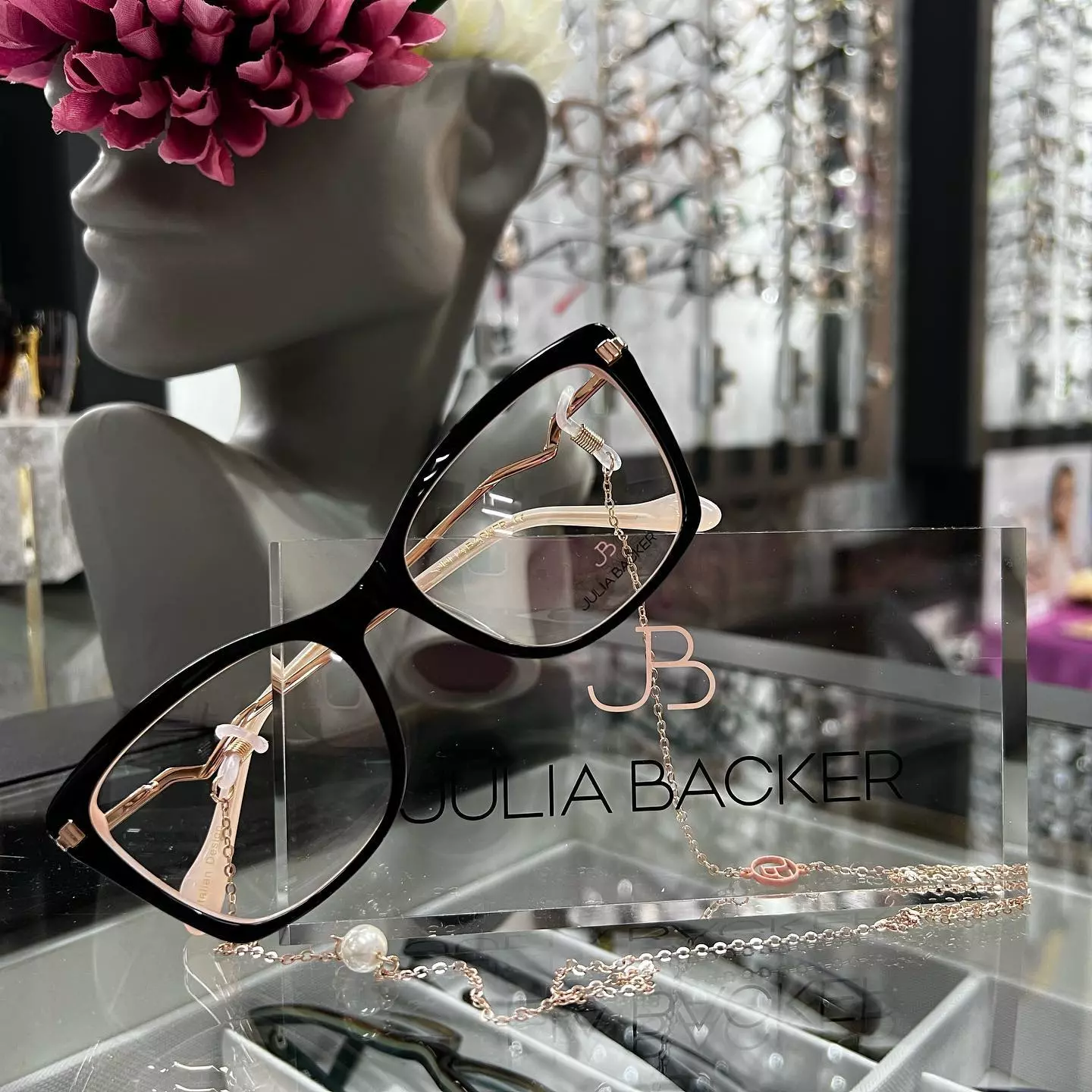 IzradanaočaraiprodajadioptrijskihokviraisunčanihnaočaraSomborSrbija5