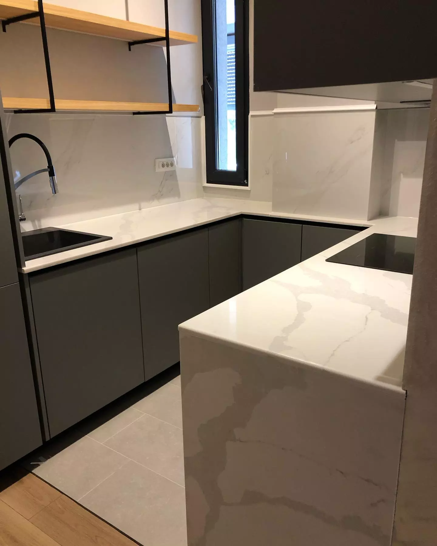 KamenorezacobradaisečenjekamenaPodgorica2