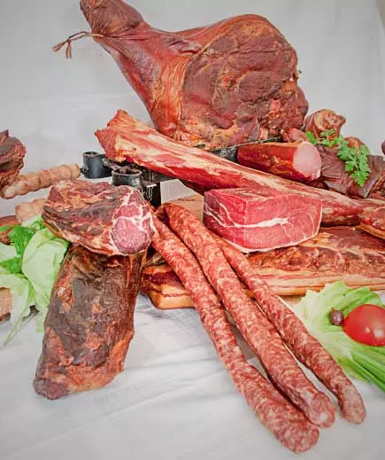 NajkvalitetnijicrnogorskisuhomesnatiproizvodiCetinjeCrnaGora