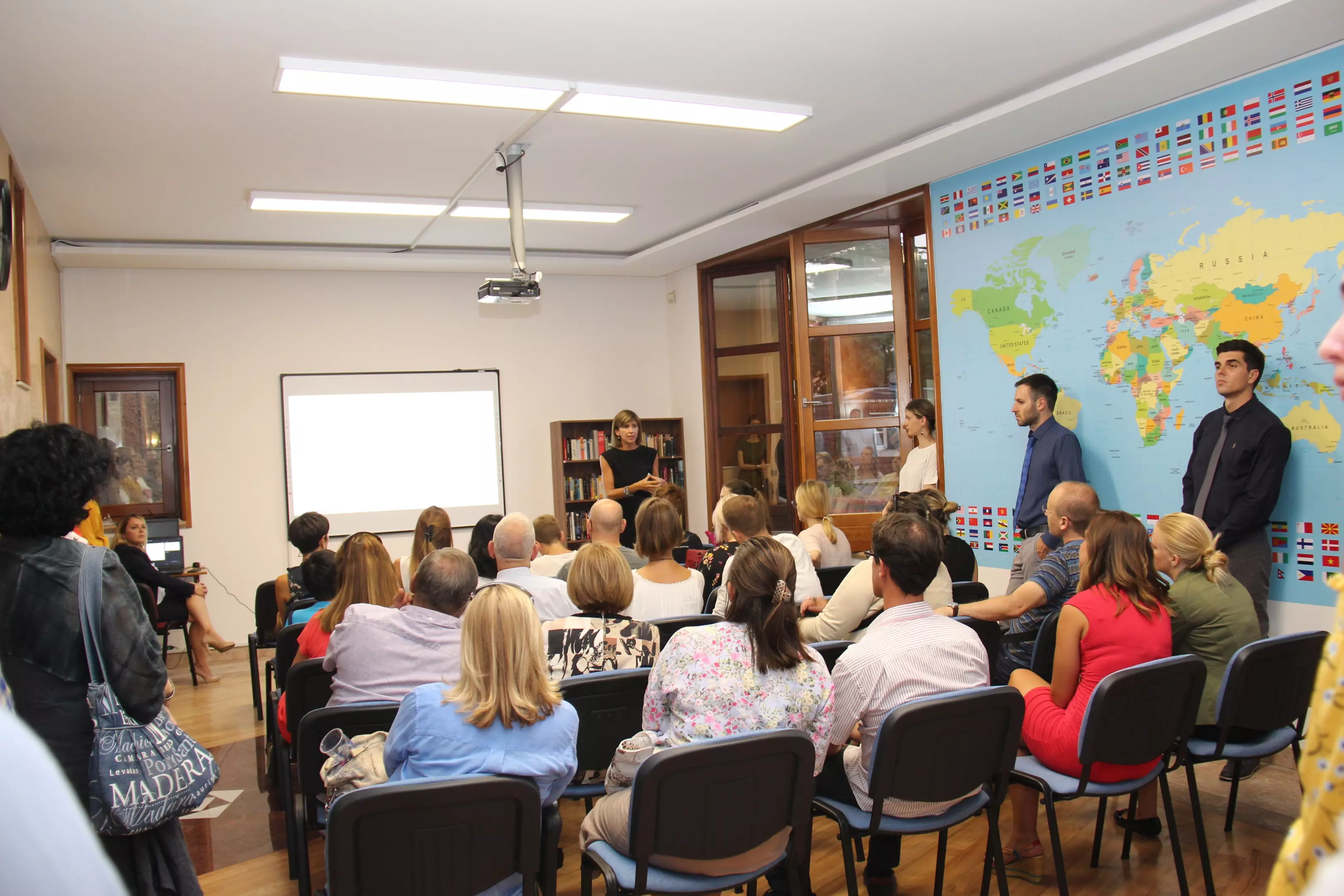 Osnovno-i-srednje-obrazovanje-po-Cambridge-sistemu-Beograd1