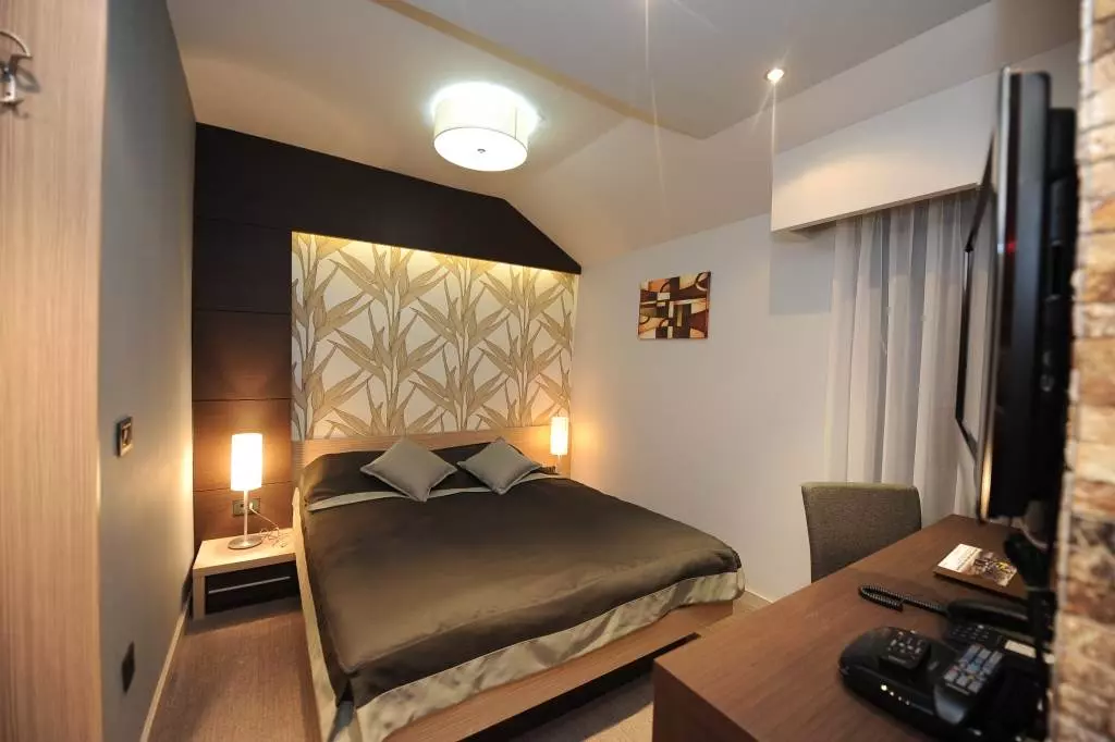 Proizvodnja-zavesa-posteljine-i-tapeta-Kragujevac-Srbija1