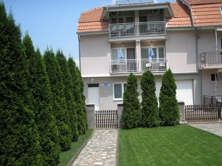 Smestaj-na-dobroj-lokaciji-u-Sokobanji