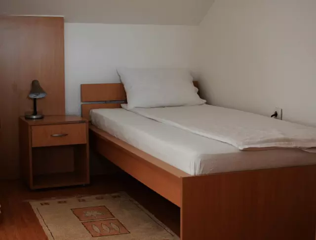 Sobe-opremljene-kupatilom-i-klimom-u-Sokobanji