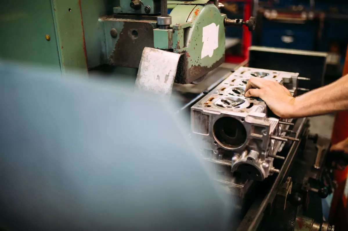 Vise-o-masinskoj-obradi-delova-motora-u-cacku
